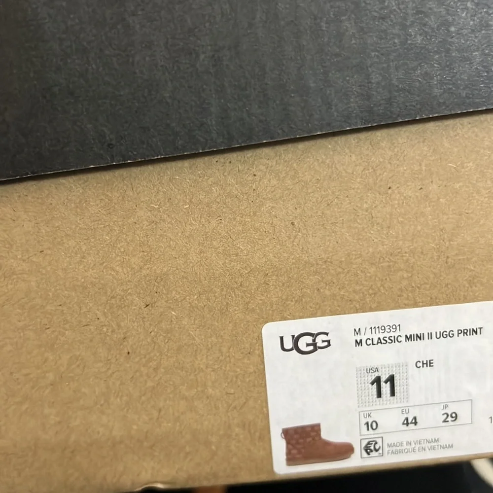 NIB UGG classic mini II UGg print boots men’s size: 11